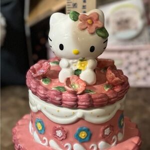 Hello Kitty Ceramic Cake